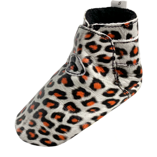 warm gevoerde winterlaarsjes met leopard print enkel voorkant